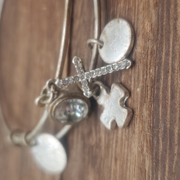 B2426 crystal cross‎ charm bracelet - Picture 2 of 2